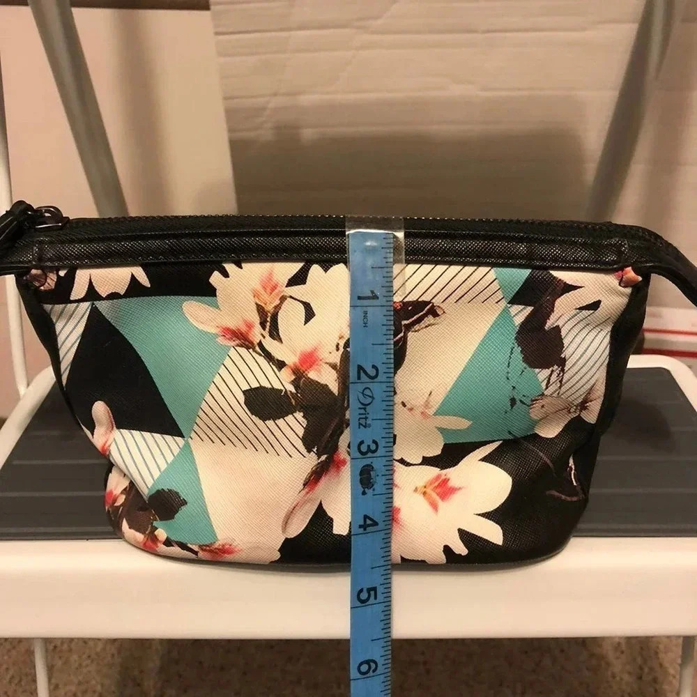 Beautiful Floral Butterflies Make up bag - Picture 2 of 5